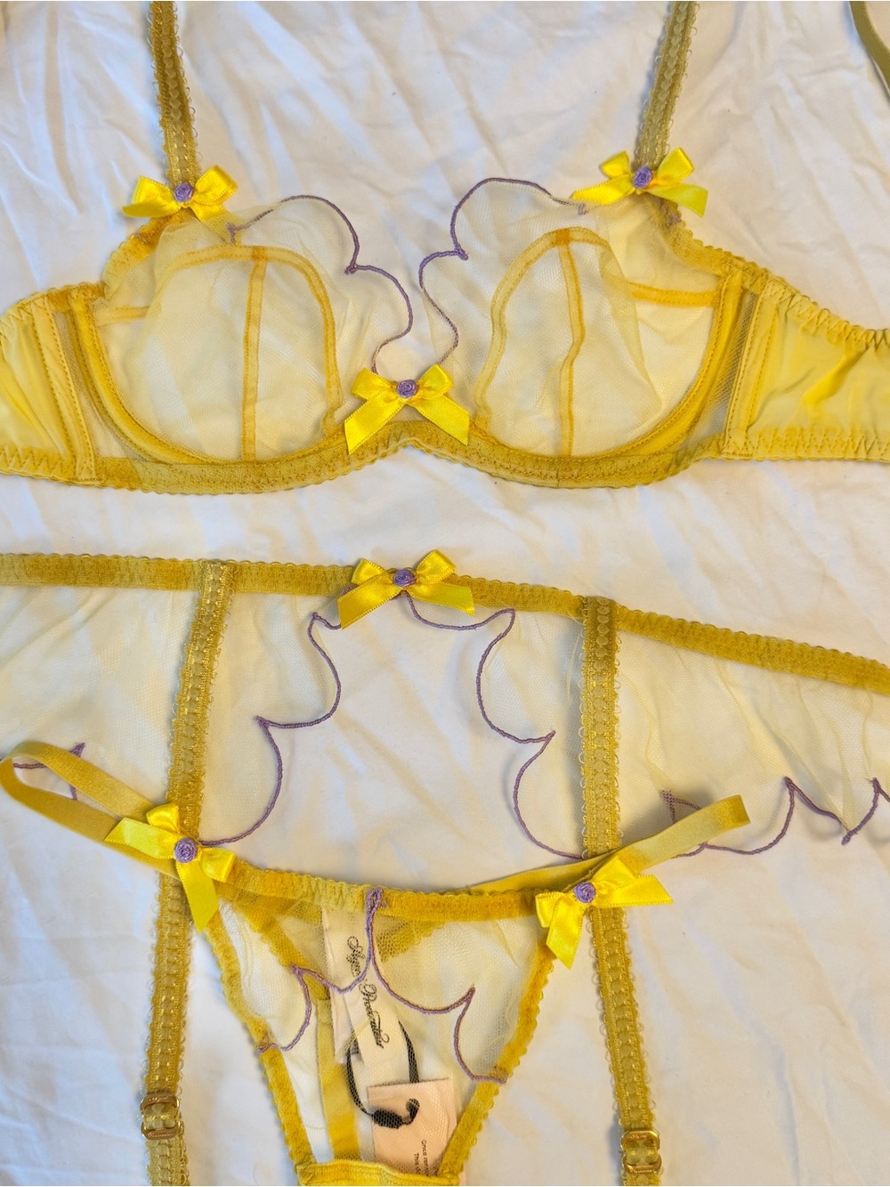 Agent Provocateur Yellow Sheer Embroidered Bra & Garter Set - Picture 7 of 9